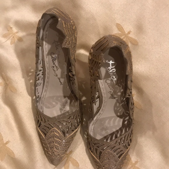 Alice & Olivia Tan Skin Cutout Party Pump - Picture 3 of 5